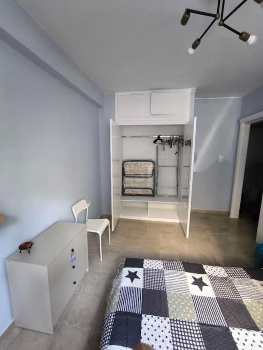 Apartment 50 Meters From The Beach Loutráki Exteriör bild