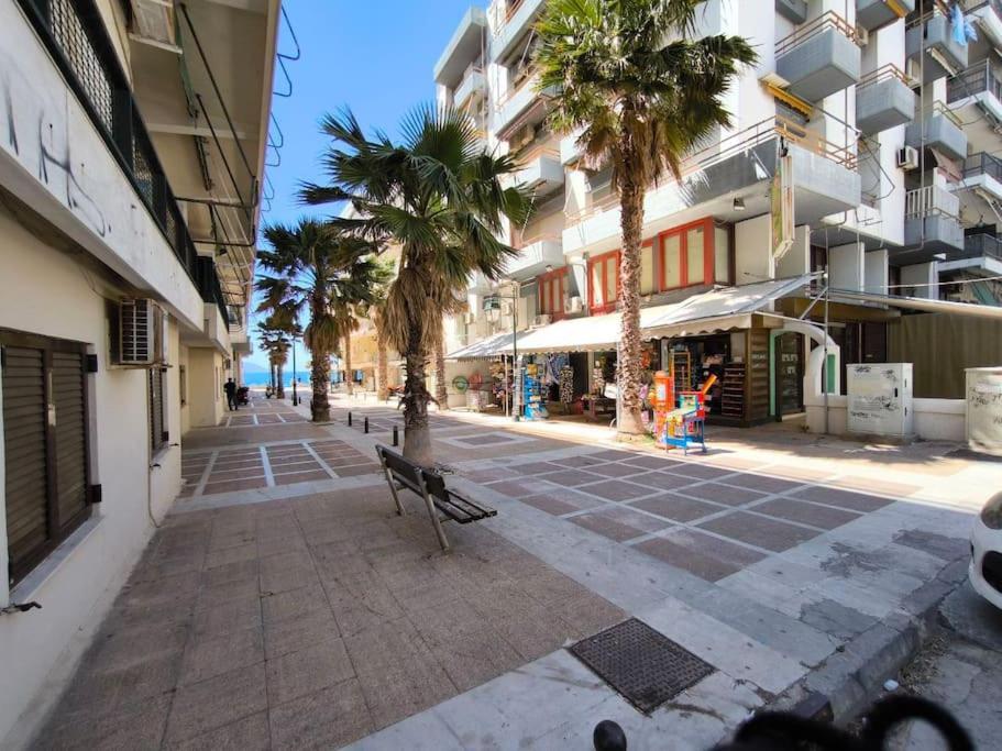 Apartment 50 Meters From The Beach Loutráki Exteriör bild